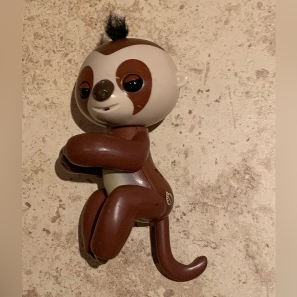 Fingerlings Interactive Baby Sloth Kingsley by WowWee Collectible - Picture 1 of 9